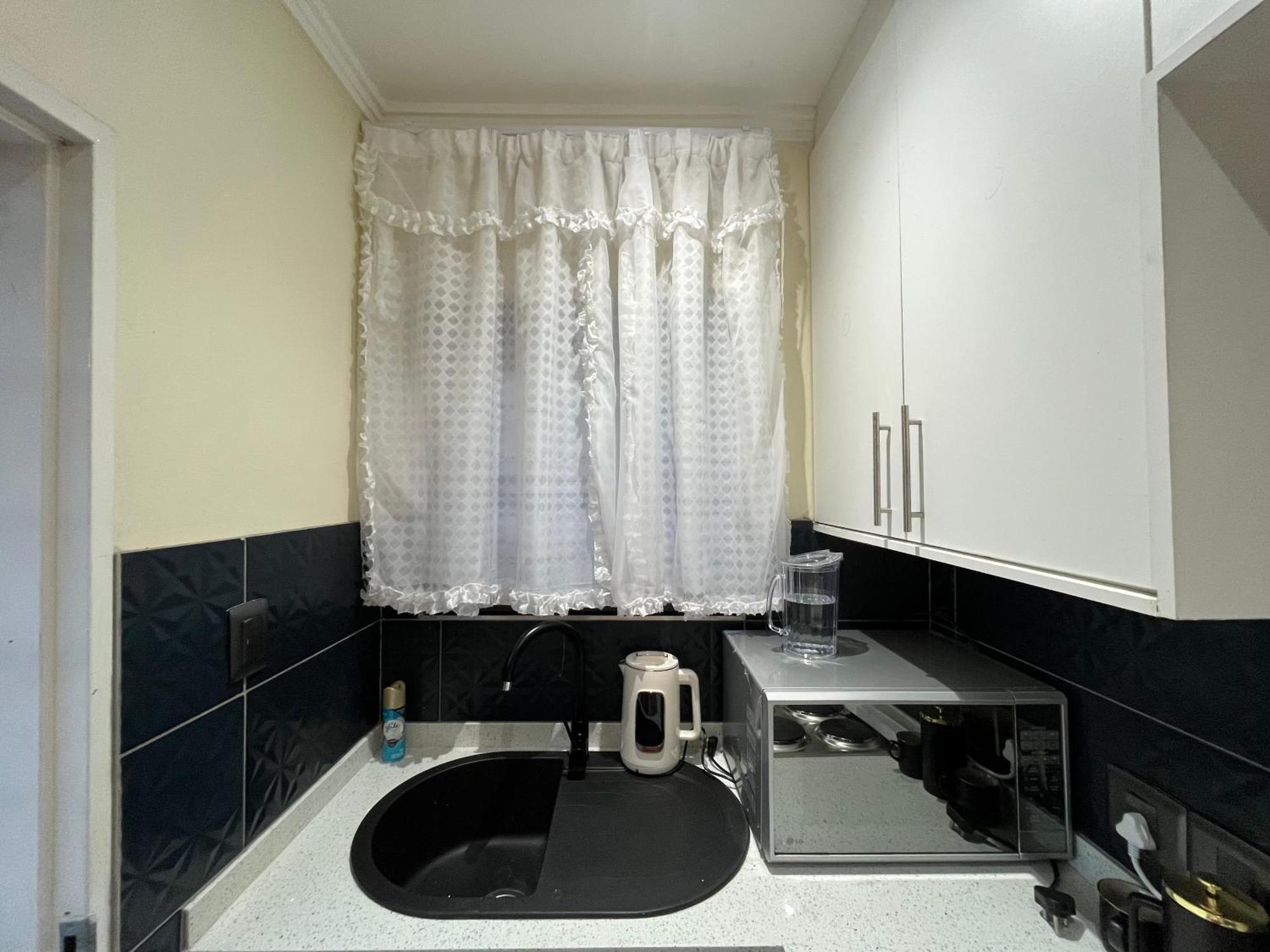 אידנווייל The Benjamin Accomodation מראה חיצוני תמונה